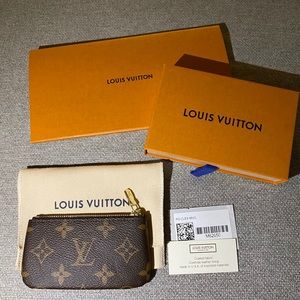 SOLD✨ Louis Vuitton Key Pouch